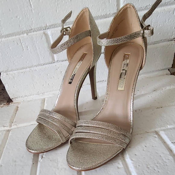 NIB Audrey Brooke Jeana Gold Heels - Picture 3 of 5